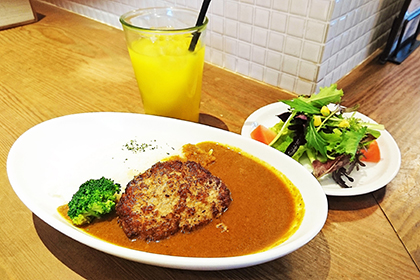 手ごねハンバーグカレー